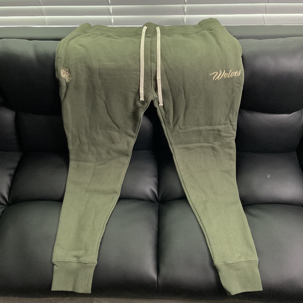 Darc Sport Wolves Cursive Premium Joggers Sage Green Mens Size XL